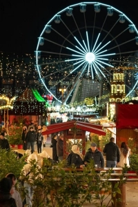 Magia, zapach pierników i świateł tysiące – dlaczego warto odwiedzić jarmarki świąteczne w Polsce?