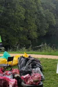 Aktywny wypoczynek ekologiczny – sadzenie lasów i sprzątanie świata.